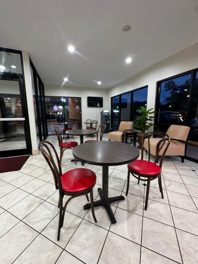 Red Roof Inn & Suites Biloxi - Ocean Springs מראה חיצוני תמונה